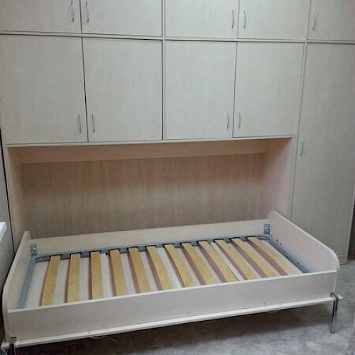 Шкаф со встроенной кроватью